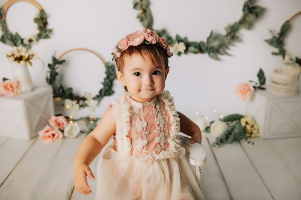 Wie kleidet man ein Baby für eine Hochzeit ein?